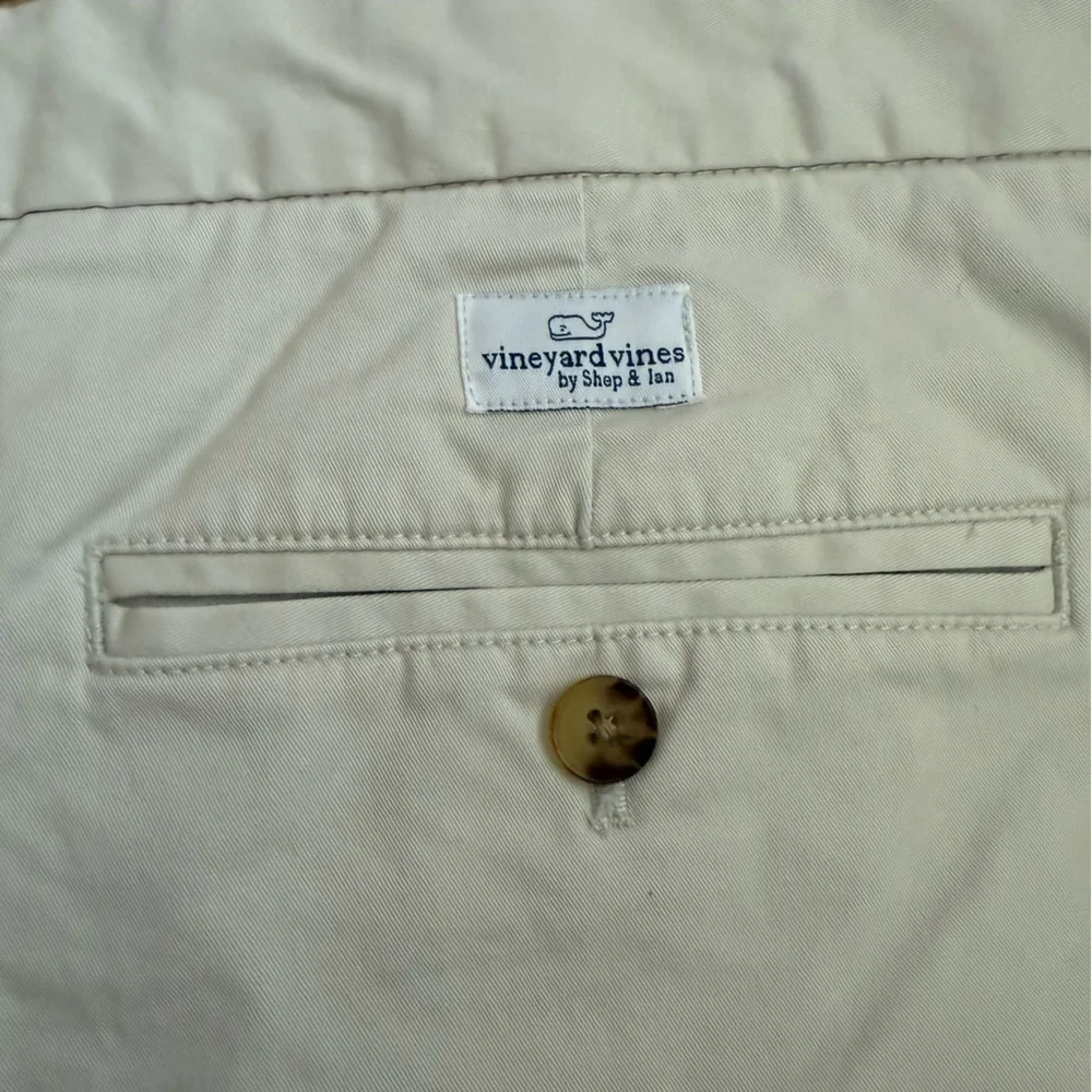 Vineyard Vines Men’s Size 42 Light Tan Khaki Shorts